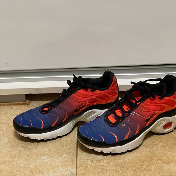 Nike Air Max Plus GS Gradient – Size 4.5Y – Racer Blue / Red Youth Sneakers - Picture 3 of 7